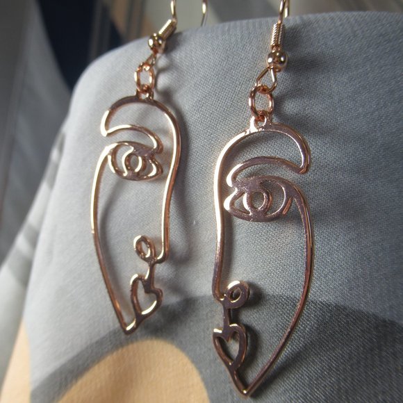Rose Gold Dreaming Face Kiss Earrings - Picture 4 of 7